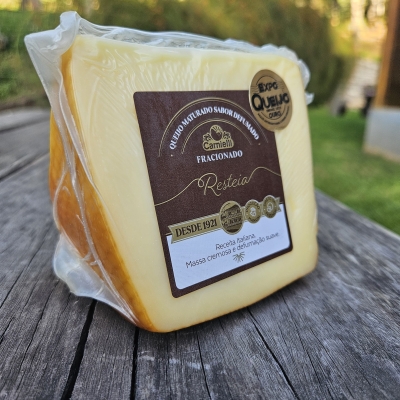 Queijo Resteia Defumado Carnielli (mínimo 400g)
