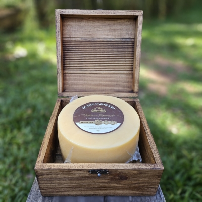 Queijo Parmesão Reserva (mínimo 2,5kg c/ caixa)